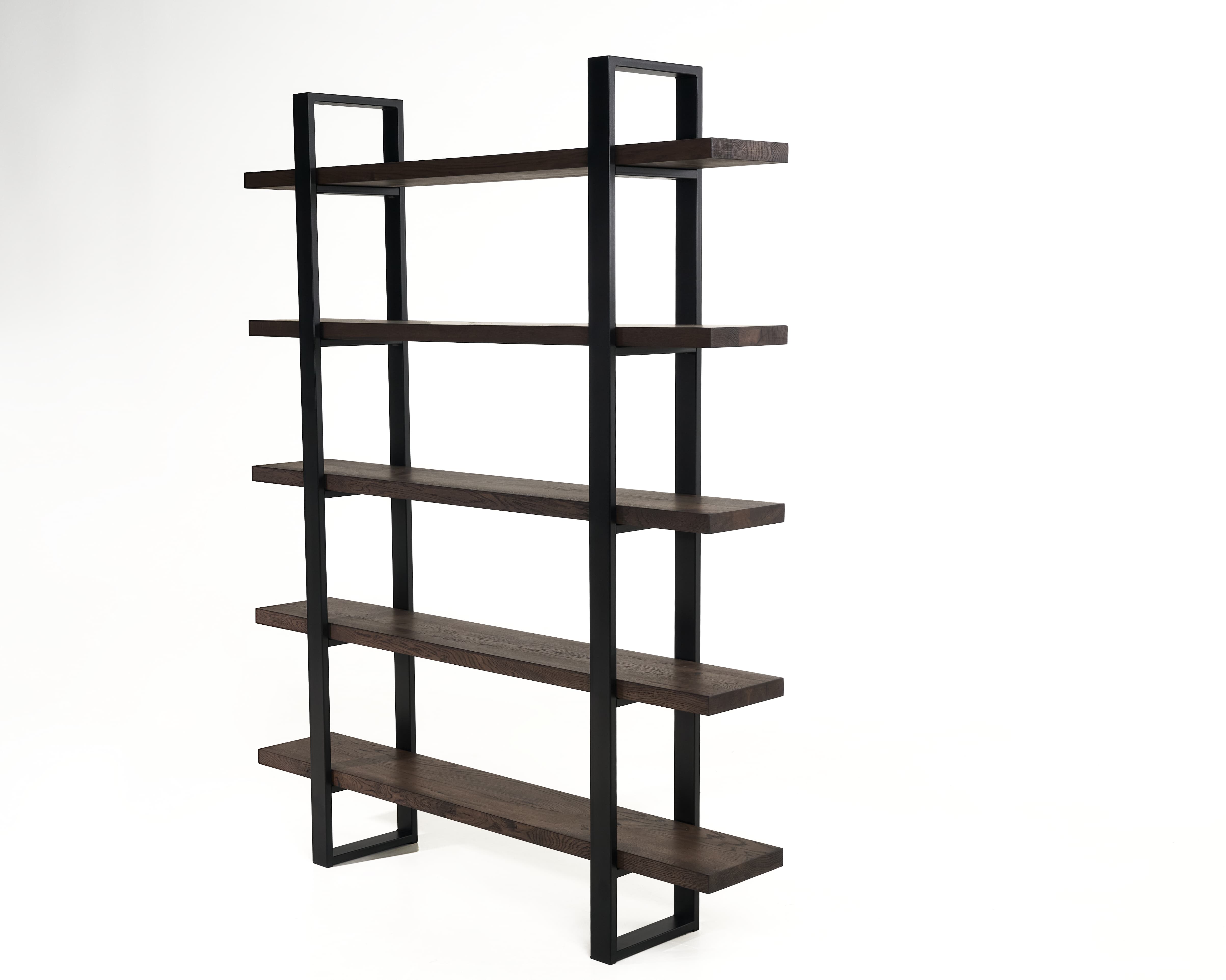 Regał drewniany SANI – detale dębowych półek i stalowego stelaża